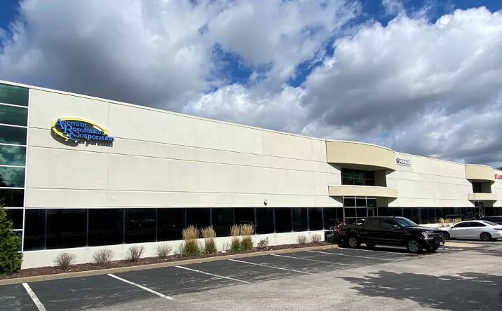 Pictures of Office property located at 17999 Chesterfield Airport Rd, Chesterfield, MO 63005 for lease - image #1