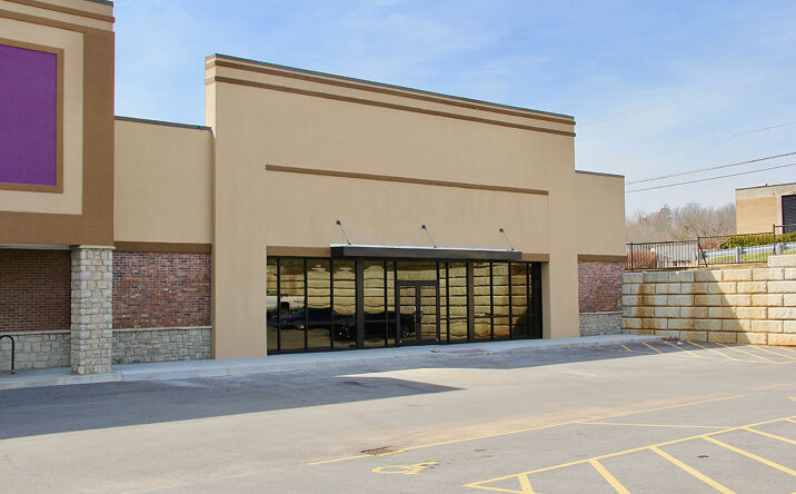 Pictures of Retail property located at 406 S 1st St, La Grange, KY 40031 for lease - image #1