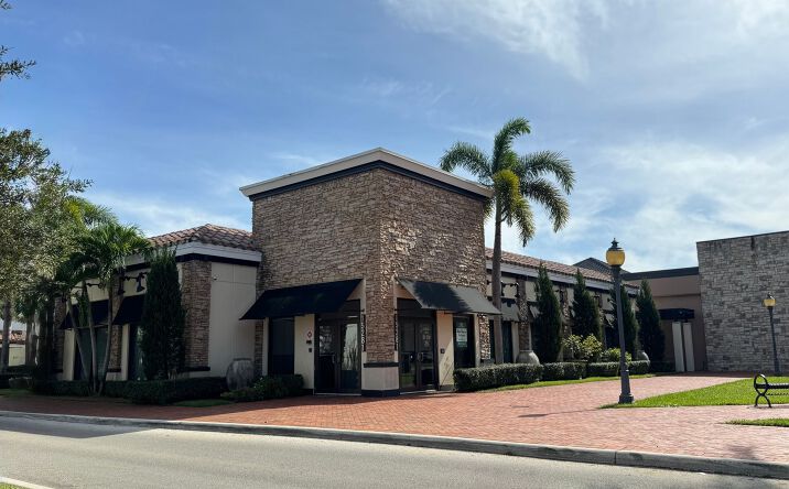 Pictures of Retail, Land, Restaurant property located at 15401 NW 67th Ave, Miami Lakes, FL 33014 for lease - image #1