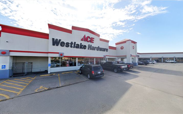Pictures of Retail property located at 2007 SE 29th St, Topeka, KS 66605 for sales - image #1