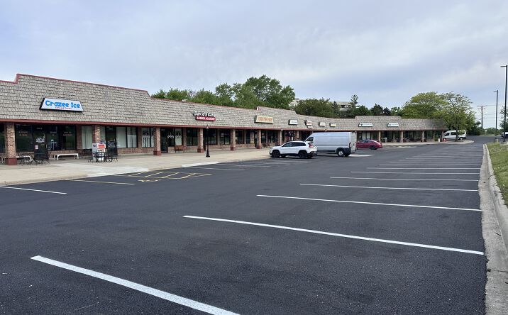 Pictures of Retail property located at 300 N Milwaukee Ave, Lake Villa, IL 60046 for lease - image #1