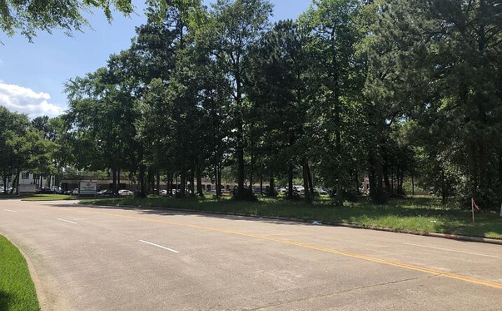 Pictures of Retail, Office property located at 400 River Pointe Dr, Conroe, TX 77304 for lease - image #1