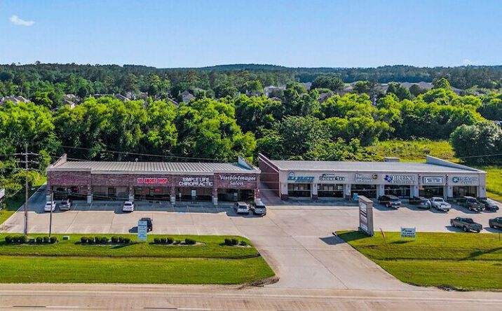 Pictures of Retail property located at 18441 Hwy 105 W, Montgomery, TX 77356 for lease - image #1