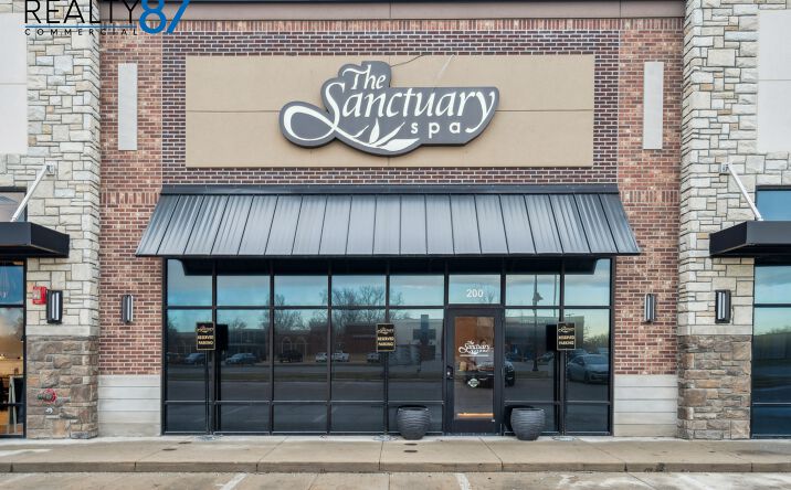 Pictures of Retail, Office property located at 2931 7th Ave, Marion, IA 52302 for lease - image #1