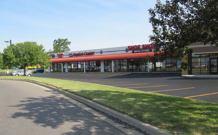Pictures of Retail property located at 1200-1250 W 15th St, Auburn, IN 46706 for lease - image #1