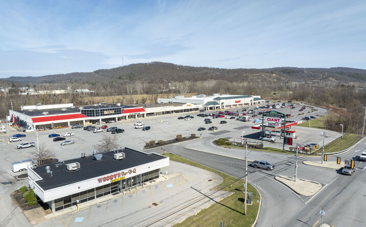 Pictures of Retail property located at 7643 Huntingdon Plaza, Huntingdon, PA 16652 for lease - image #1