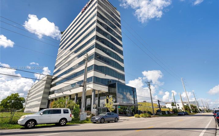 Pictures of Office property located at 19790 W Dixie Hwy 1006 Hwy # 1006, Miami, FL 33180 for lease - image #1