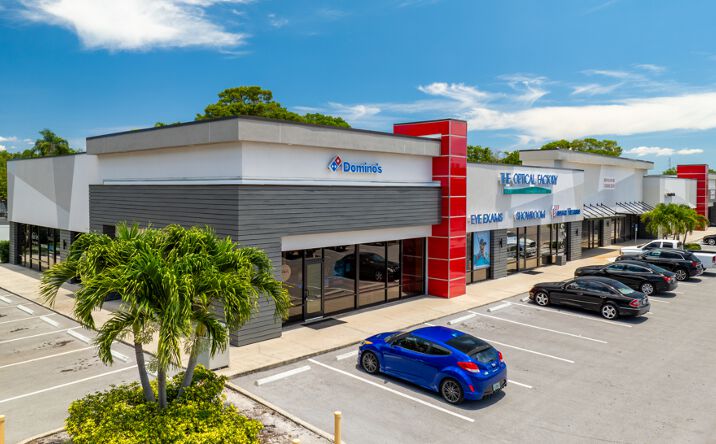 Pictures of Retail property located at 800 E Bay Dr, Largo, FL 33770 for lease - image #1