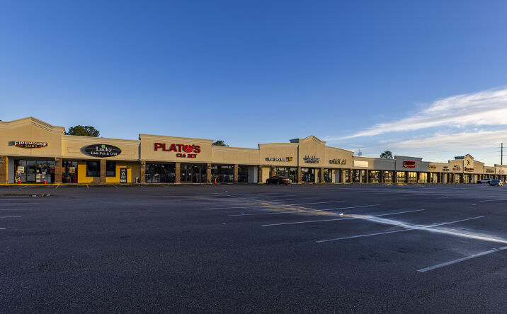 Pictures of Retail property located at 3664 Airport Blvd, Mobile, AL 36608 for lease - image #1