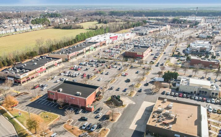 Pictures of Retail property located at 1771 Carl D Silver Pkwy, Fredericksburg, VA 22401 for lease - image #1