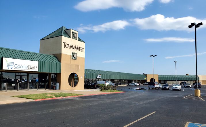 Pictures of Retail, Office, Industrial property located at 5610 - 5648 W. Skelly Drive, Tulsa, OK 74107 for lease - image #1