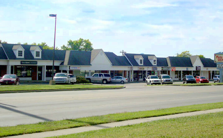 Pictures of Retail property located at 2605 SW 21st St, Topeka, KS 66604 for lease - image #1