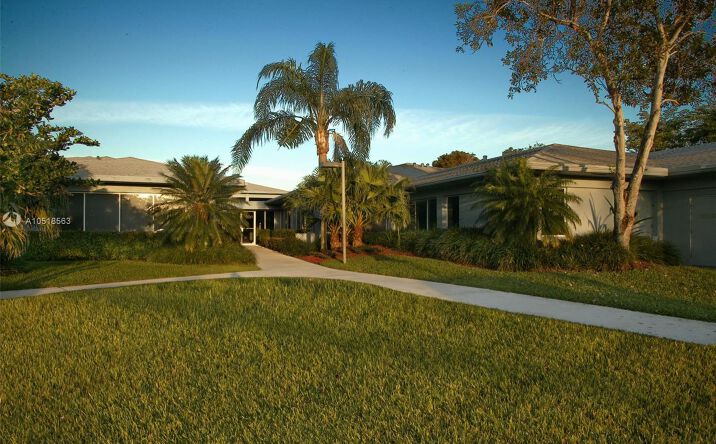 Pictures of Office property located at 9000 Sheridan St, Pembroke Pines, FL 33024 for lease - image #1
