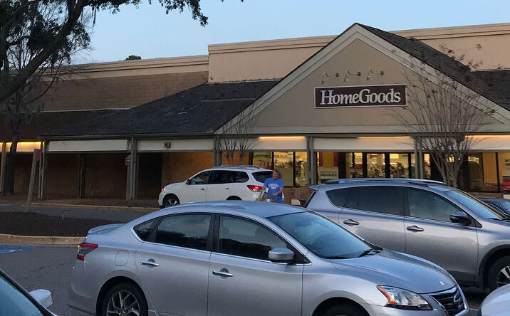 Pictures of Retail property located at 435 William Hilton Pkwy, Hilton Head Island, SC 29926 for lease - image #1