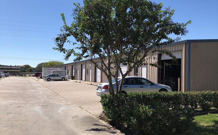 Pictures of Office, Industrial property located at 3047 Cedar Dr, La Marque, TX 77568 for lease - image #1