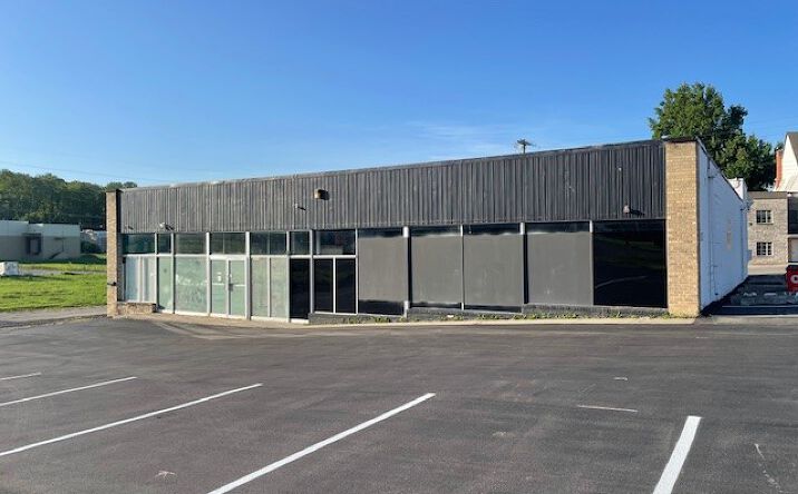 Pictures of Retail property located at 2605 St Joseph Ave, St Joseph, MO 64505 for lease - image #1