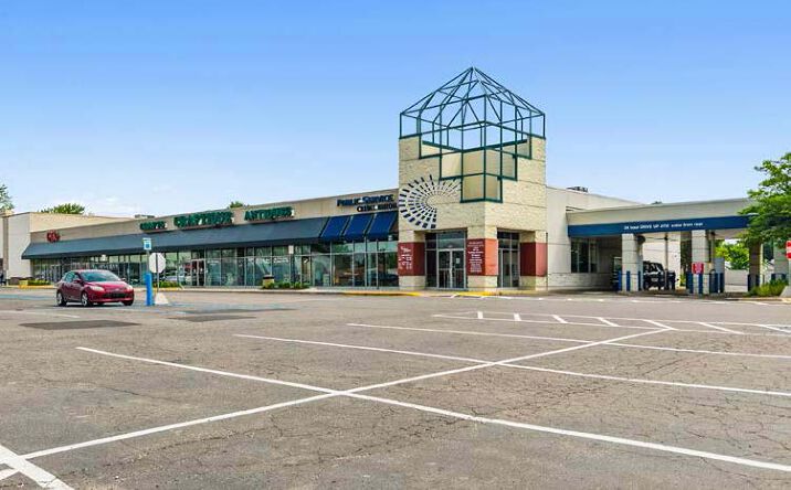 Pictures of Retail property located at 5838-5940 Middlebelt Road, Garden City, MI 48135 for lease - image #1
