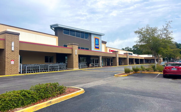 Pictures of Retail property located at 8501 – 8637 W Hillsborough Ave, Tampa, FL 33615 for lease - image #1