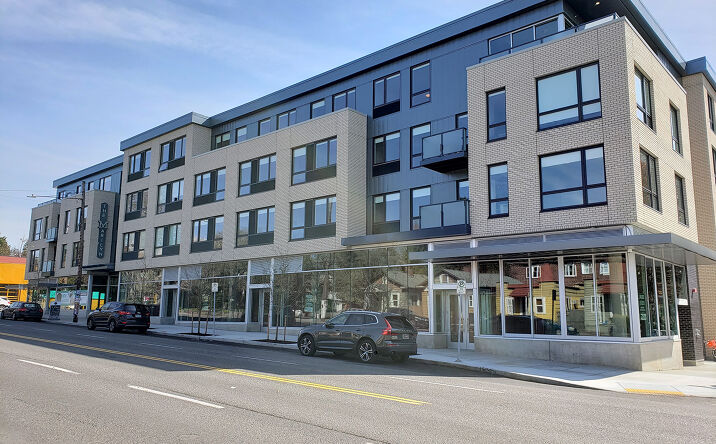 Pictures of Retail property located at 2380 SE Hawthorne Blvd, Portland, OR 97214 for lease - image #1