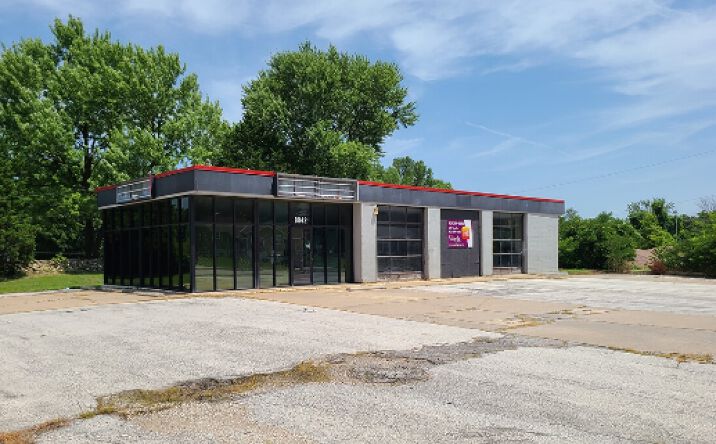 Pictures of Retail property located at 8042 Parallel Pkwy, Kansas City, KS 66112 for lease - image #1