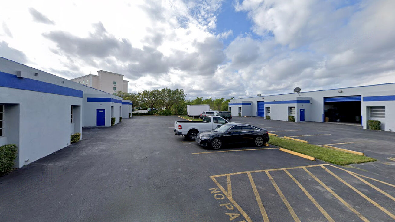 1355213572 SW 129 Street, Miami, FL 33186 Retail Space for Lease Kendall Tamiami Warehouses