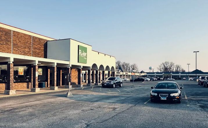 Pictures of Retail, Office, Restaurant property located at 5771 Godfrey Rd, Godfrey, IL 62035 for lease - image #1