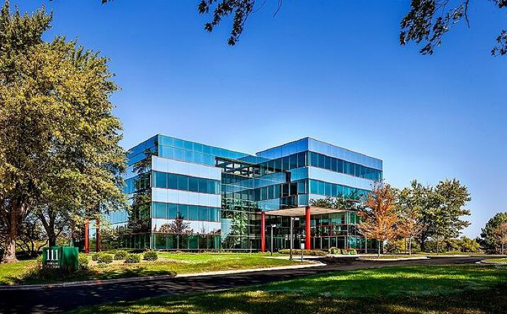 Pictures of Office property located at 111 Barclay Blvd, Lincolnshire, IL 60069 for lease - image #1