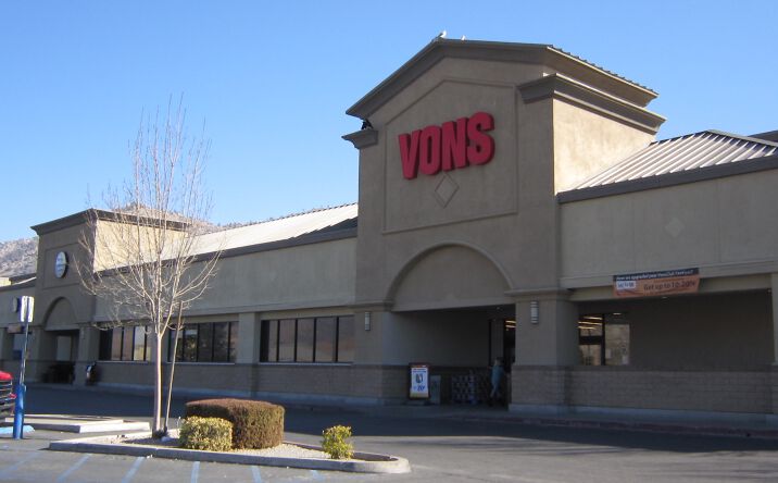 Pictures of Retail property located at 5500-5640 Lake Isabella Blvd, Lake Isabella, CA 93240 for lease - image #1