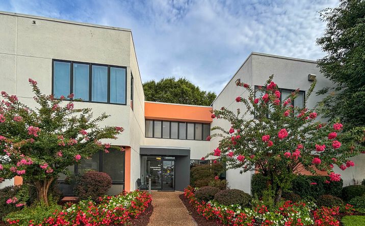 Pictures of Office property located at 813 Independence Blvd, Virginia Beach, VA 23455 for lease - image #1