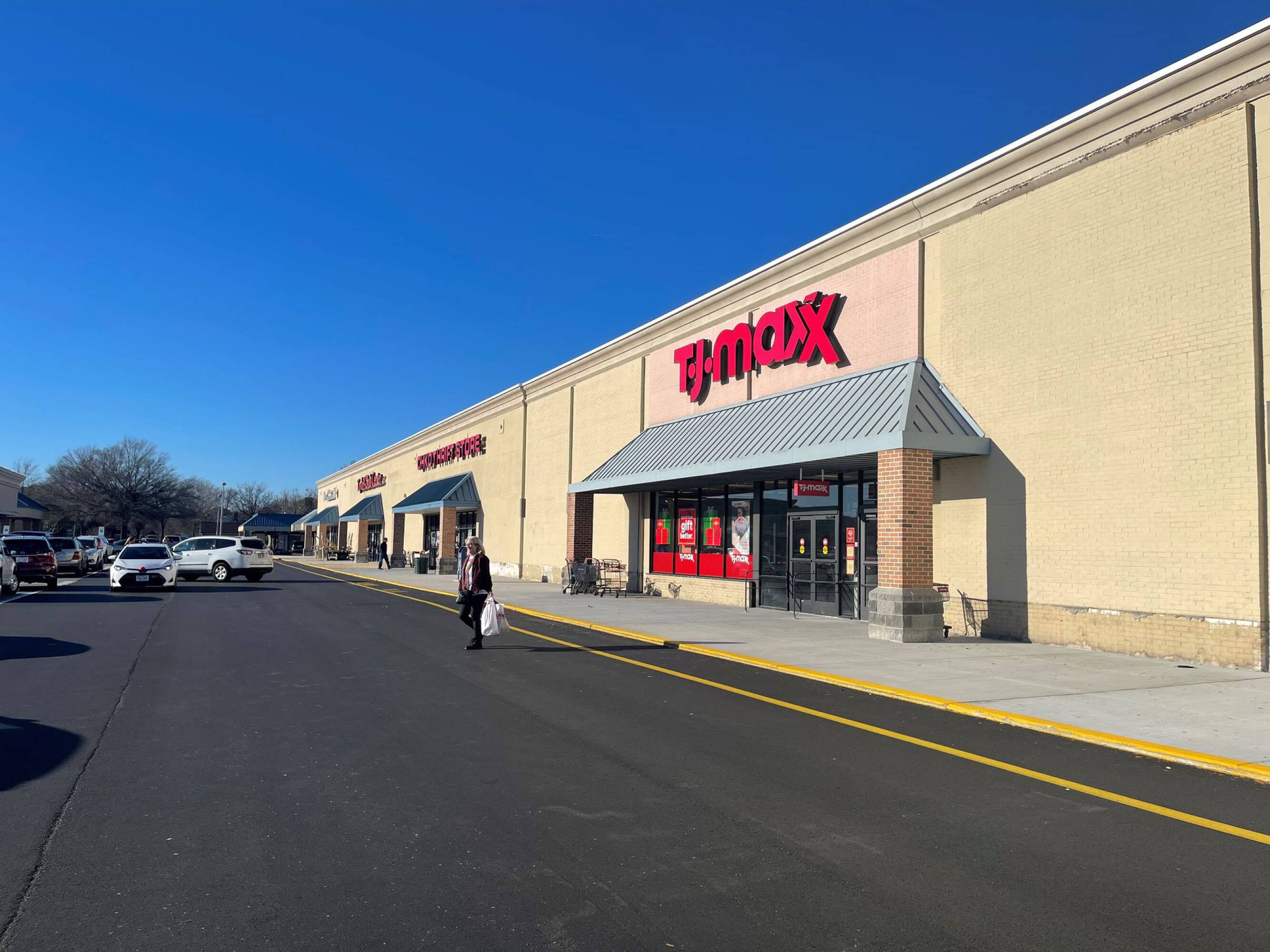 5242 Fairfield Shopping Center, Virginia Beach, VA 23464