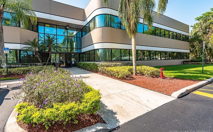Pictures of Office property located at 440 Sawgrass Corporate Pkwy # 100, Sunrise, FL 33325 for lease - image #1