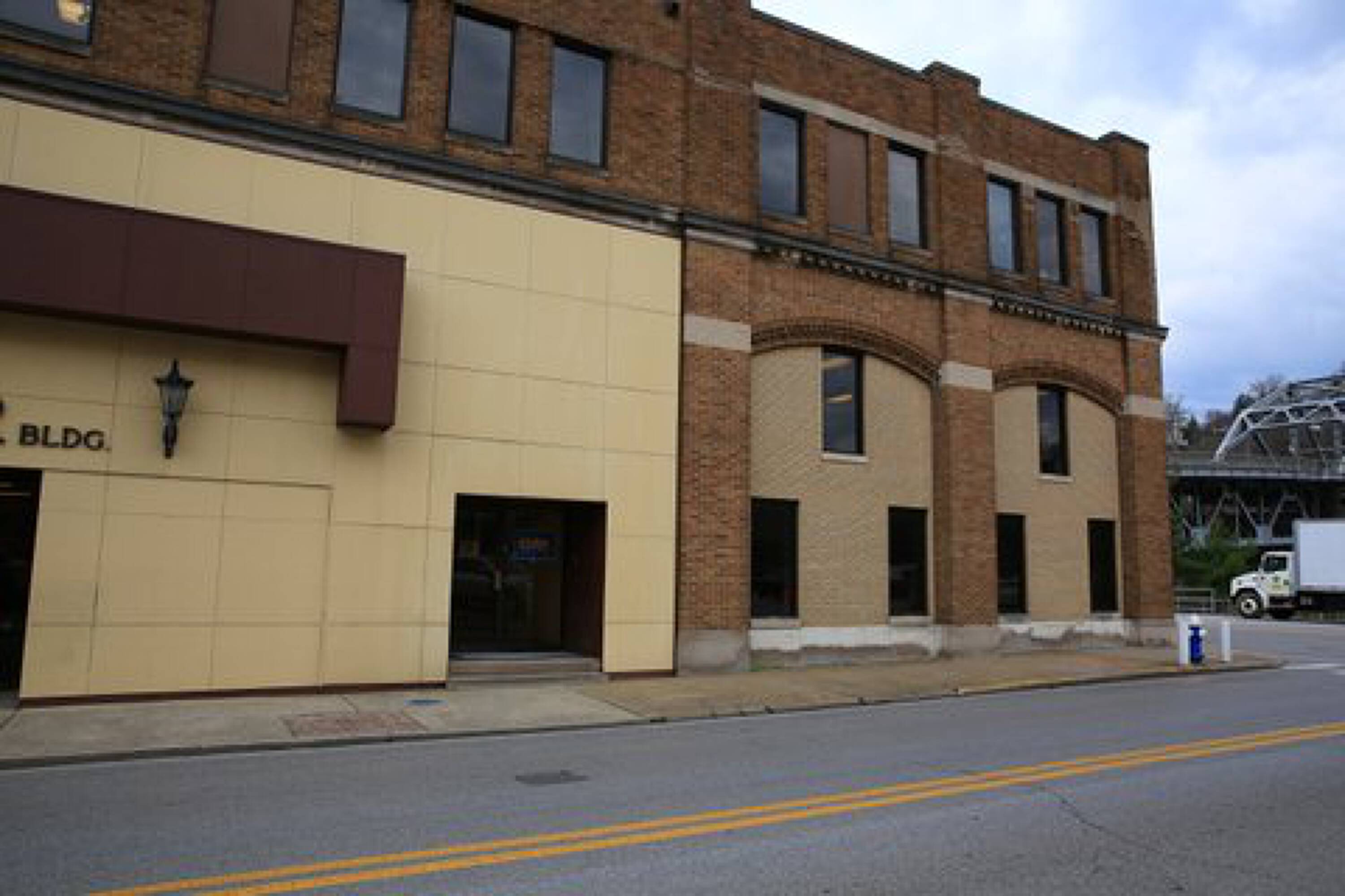 2 Hale St, Charleston, WV 25301