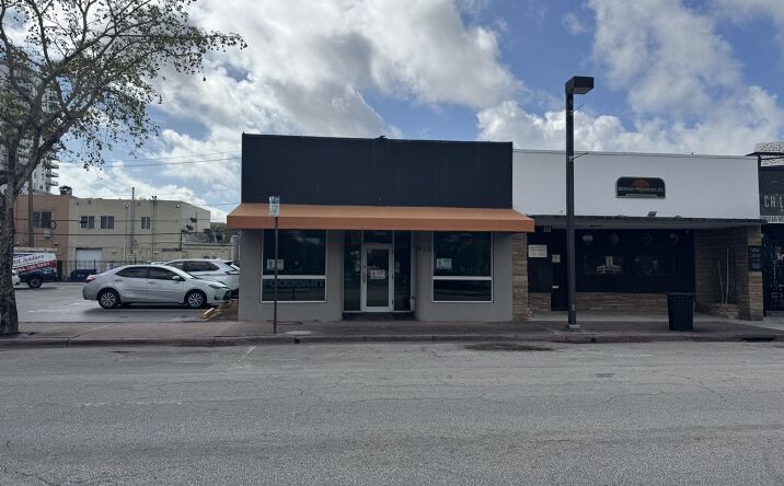 Pictures of Restaurant property located at 1920 Tyler St, Hollywood, FL 33020 for lease - image #1