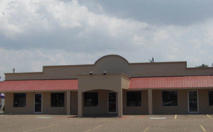Pictures of Retail, Office property located at 503 W Bus Highway 83, Donna, TX 78516 for lease - image #1