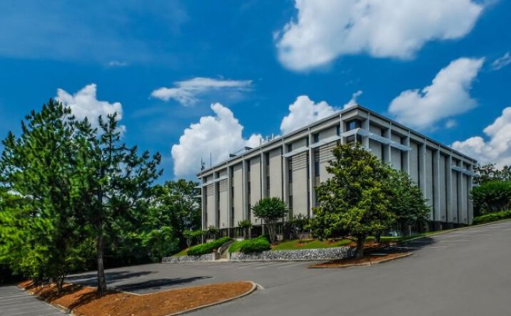 Pictures of Office property located at 400 Vestavia Pkwy, Vestavia Hills, AL 35216 for lease - image #1