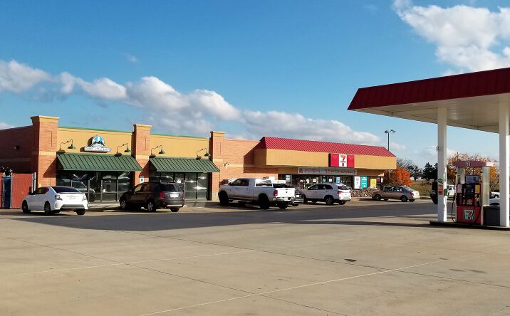 Pictures of Retail property located at 1912 S Eastern Ave, Moore, OK 73160 for lease - image #1