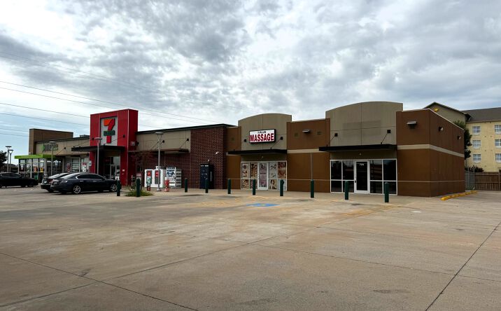 Pictures of Retail property located at 725 S MacArthur Blvd, Oklahoma City, OK 73128 for lease - image #1