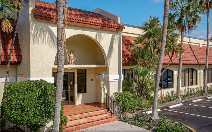 Pictures of Office property located at 1700 N Dixie Hwy, Boca Raton, FL 33432 for lease - image #1