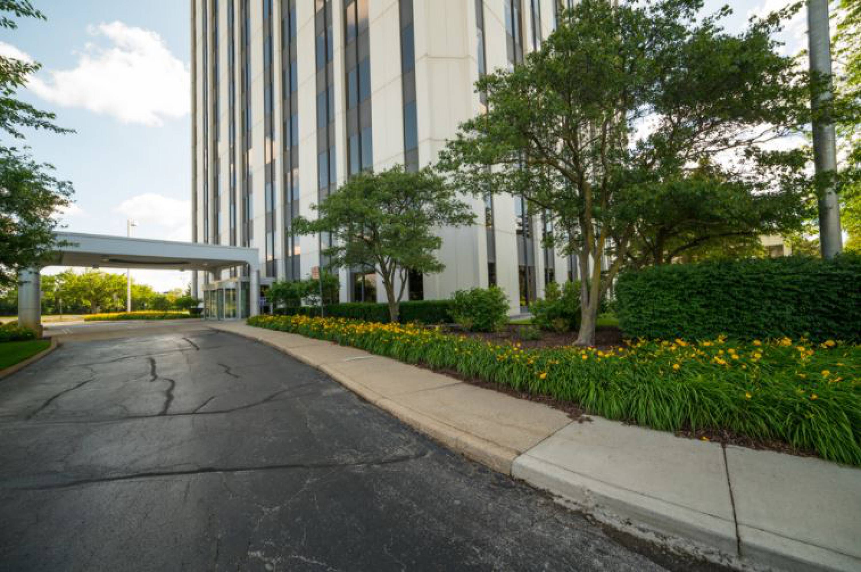 900 Tower Dr, Troy, MI 48098 | Crexi.com