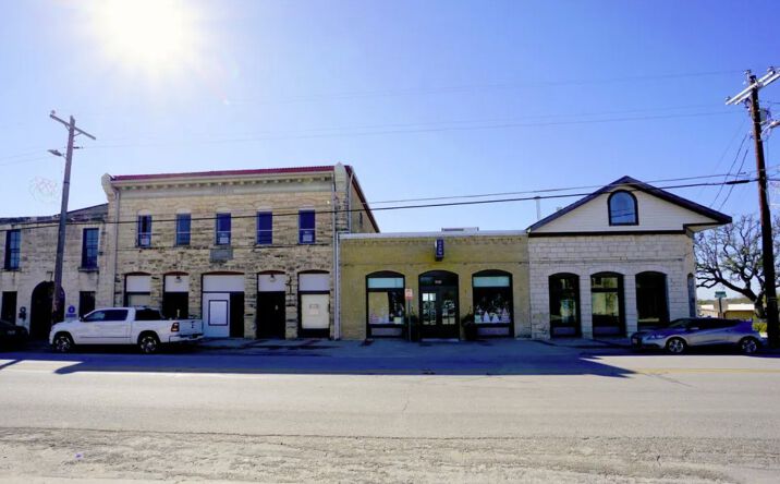 Pictures of Retail, Office property located at 929 Main St, Liberty Hill, TX 78642 for lease - image #1