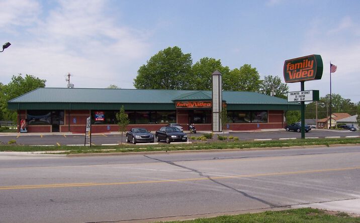 Pictures of Retail property located at 615 S Scenic Ave, Springfield, MO 65802 for lease - image #1