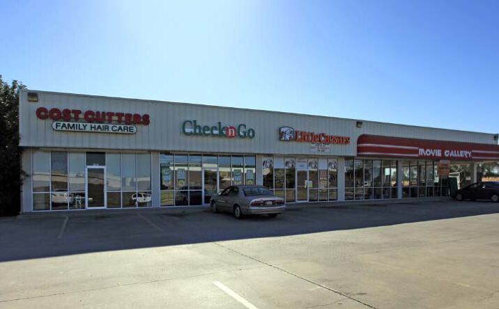 Pictures of Retail property located at 1407 S Country Club Rd, El Reno, OK 73036 for lease - image #1