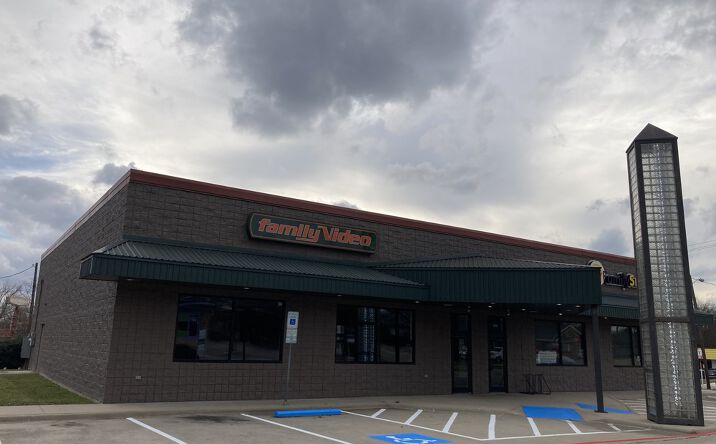 Pictures of Retail property located at 1407 Live Oak St, Commerce, TX 75428 for sales - image #1