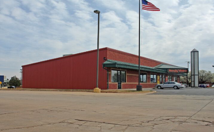 Pictures of Retail property located at 2001 N Harrison St, Shawnee, OK 74804 for lease - image #1