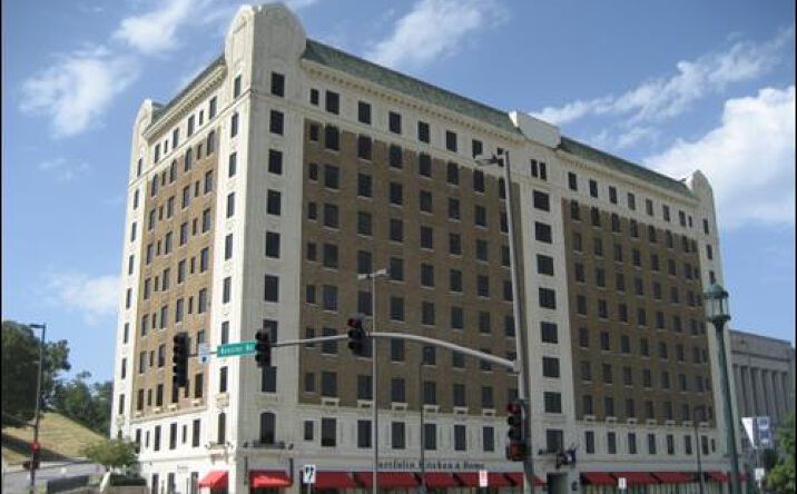 Pictures of Office property located at 215 W Pershing Rd, KCMO, MO 64108 for lease - image #1