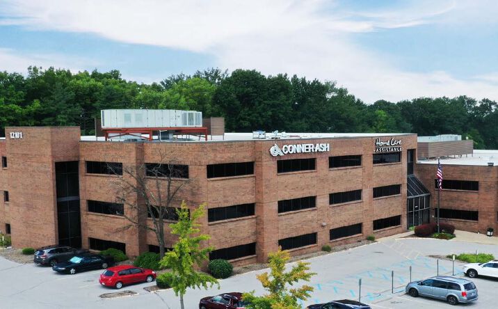 Pictures of Retail, Office property located at 12101 Woodcrest Executive Dr, Creve Coeur, MO 63141 for lease - image #1