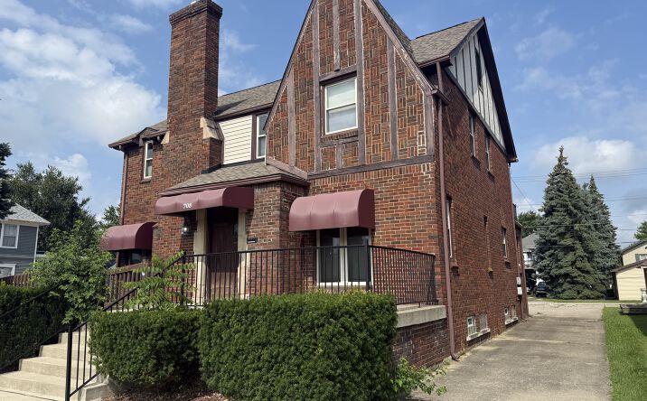 Pictures of Office property located at 708 S Monroe St, Monroe, MI 48161 for lease - image #1