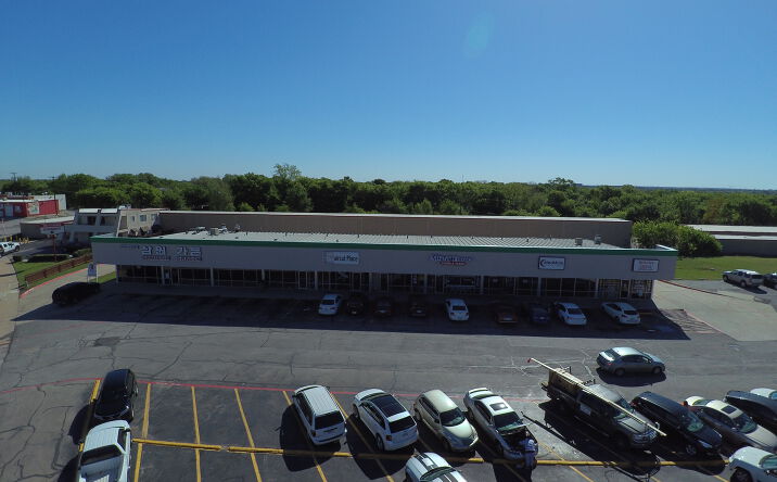 Pictures of Retail property located at 5201 McCart Ave., Fort Worth, TX 76115 for lease - image #1