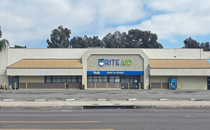 Pictures of Retail property located at 13333 Riverside Dr, Sherman Oaks, CA 91423 for lease - image #1