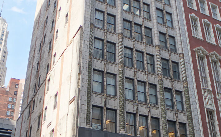 Pictures of Retail, Office property located at 180 W Washington St, Chicago, IL 60602 for lease - image #1